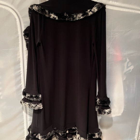 Evening jacket with fur trim. - Picture 3 of 3